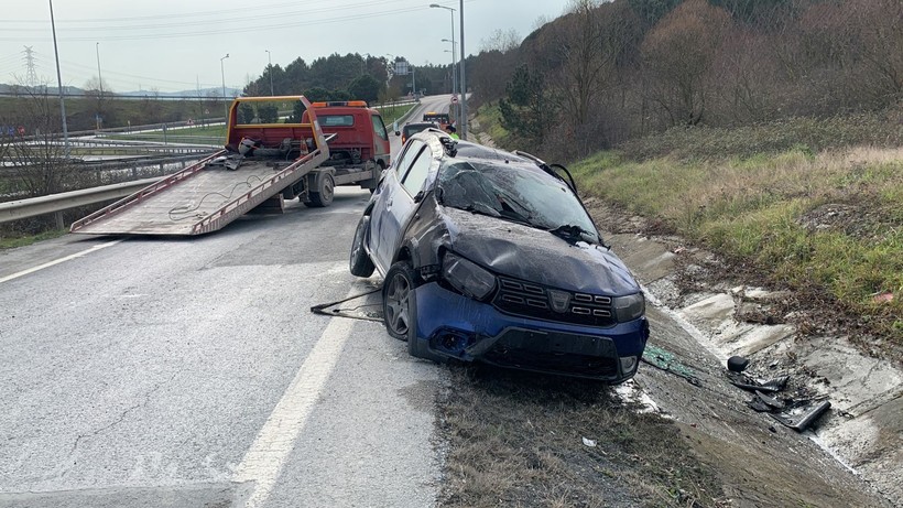 Eyüpsultan'da alev alev yanan otomobilin içerisinde bulunan 5 kişi son anda kurtarıldı - Resim: 6