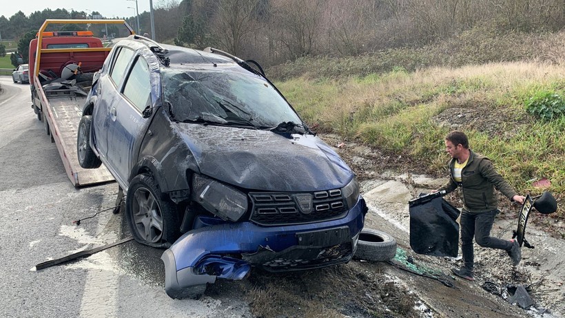 Eyüpsultan'da alev alev yanan otomobilin içerisinde bulunan 5 kişi son anda kurtarıldı - Resim: 8