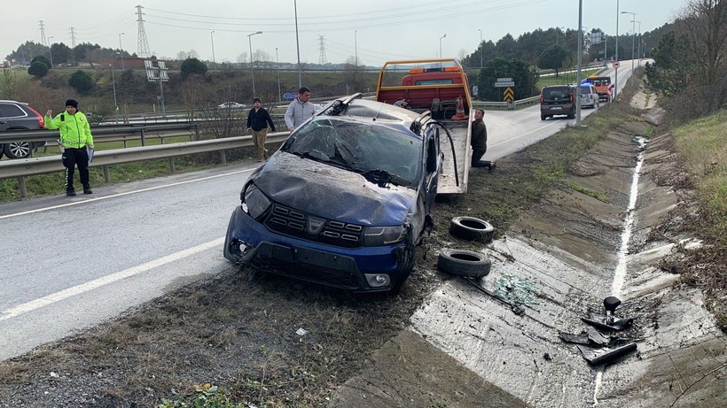 Eyüpsultan'da alev alev yanan otomobilin içerisinde bulunan 5 kişi son anda kurtarıldı - Resim: 7