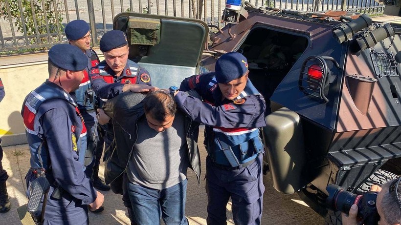 Antalya'da kumar borcu kavgasında ortalık kan gölüne döndü! Cani adam 3 kişiyi gözünü kırpmadan vurdu - Resim: 1