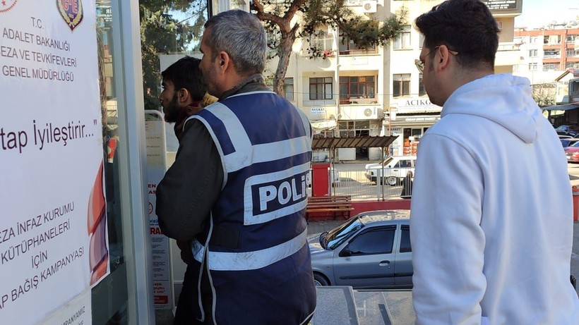 Suriyelilerin tarlada başlayıp pazarda devam eden sopalı kavgasına gözaltı! Sınır dışı edildiler - Resim: 6
