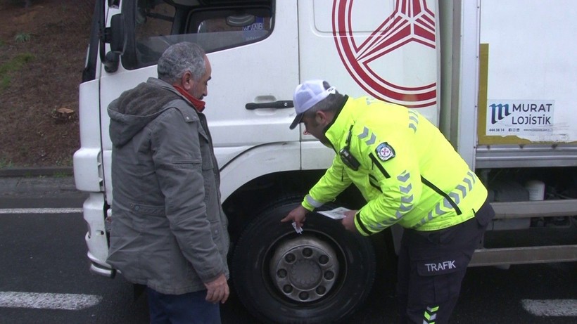 Trafik Denetleme Şube Müdürlüğü tarafından İstanbul'da gerçekleştirilen kış lastiği denetimlerinde sürücülere ceza yağdı! - Resim: 3