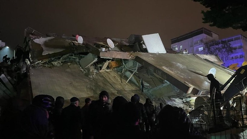 SON DAKİKA DEPREM: Kahramanmaraş merkezli depremin ardından enkaz altından bir bebek canlı şekilde çıkarıldı - Resim: 1