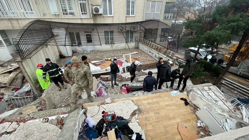 Son dakika deprem haberi... Kahramanmaraş'ın Pazarcık ilçesi olan 7,4'lük deprem sonrası Mehmetçik deprem bölgesinde! - Resim: 3