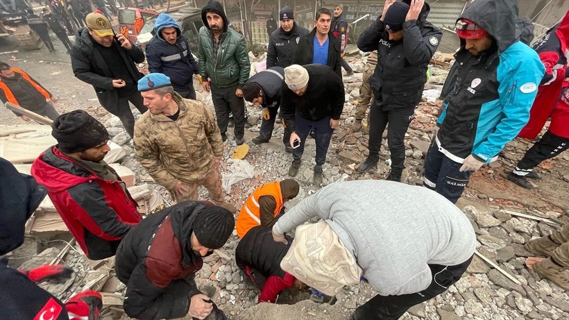 Son dakika deprem haberi... Kahramanmaraş'ın Pazarcık ilçesi olan 7,4'lük deprem sonrası Mehmetçik deprem bölgesinde! - Resim: 4