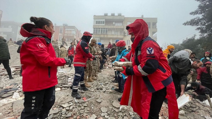 Son dakika deprem haberi... Kahramanmaraş'ın Pazarcık ilçesi olan 7,4'lük deprem sonrası Mehmetçik deprem bölgesinde! - Resim: 7