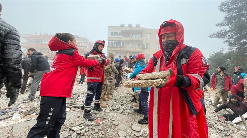 Son dakika deprem haberi... Kahramanmaraş'ın Pazarcık ilçesi olan 7,4'lük deprem sonrası Mehmetçik deprem bölgesinde! - Resim: 10