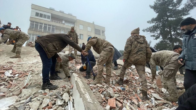 Son dakika deprem haberi... Kahramanmaraş'ın Pazarcık ilçesi olan 7,4'lük deprem sonrası Mehmetçik deprem bölgesinde! - Resim: 11