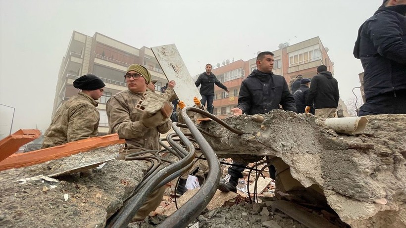 Son dakika deprem haberi... Kahramanmaraş'ın Pazarcık ilçesi olan 7,4'lük deprem sonrası Mehmetçik deprem bölgesinde! - Resim: 14