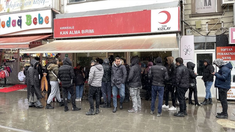 Ülkenin dört bir yanından depremzedelere kan bağışı yapılıyor - Resim: 42