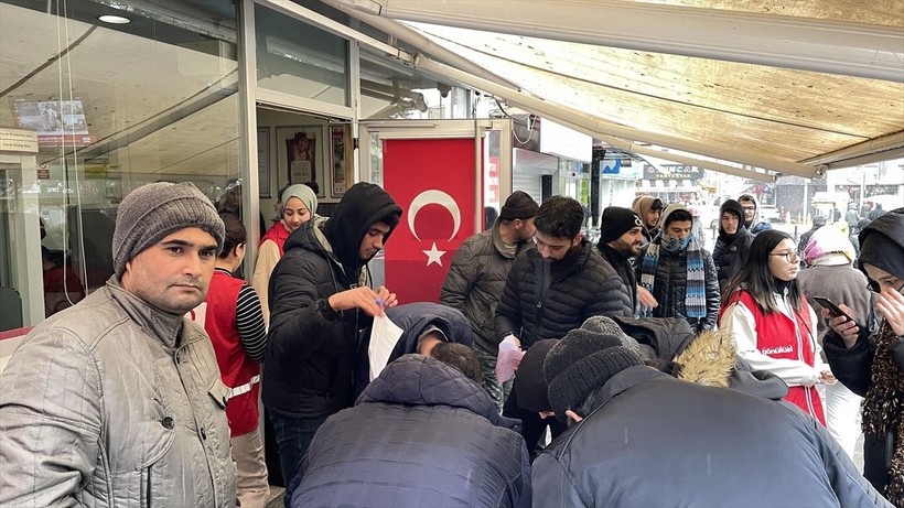 Ülkenin dört bir yanından depremzedelere kan bağışı yapılıyor - Resim: 44