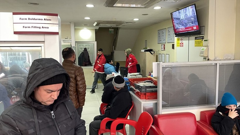 Ülkenin dört bir yanından depremzedelere kan bağışı yapılıyor - Resim: 45