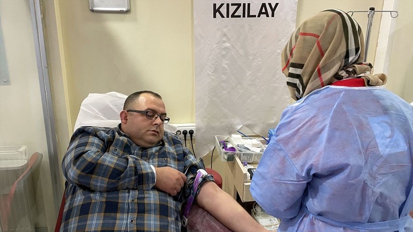 Ülkenin dört bir yanından depremzedelere kan bağışı yapılıyor - Resim: 46