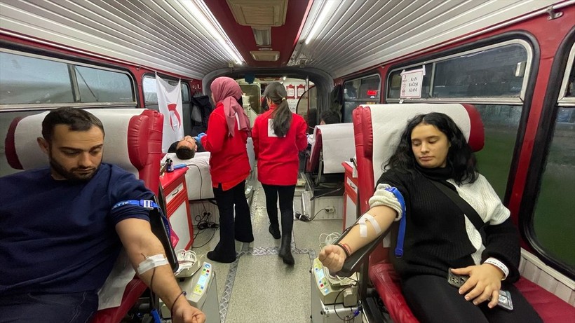 Ülkenin dört bir yanından depremzedelere kan bağışı yapılıyor - Resim: 55