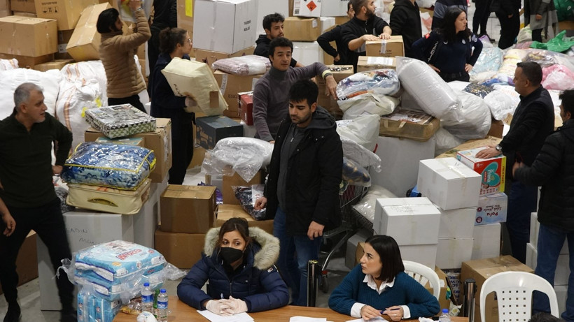 Antalyalılar depremzedelere gönderdikleri yardımlara duygusal mektuplar yazdı! - Resim: 1