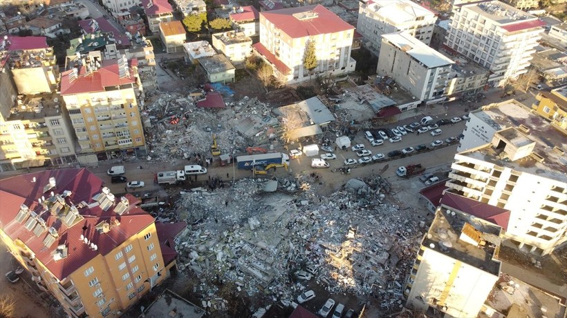 SON DAKİKA DEPREM: Kahramanmaraş merkezli depremde 3. güne girildi: Bölgeden yürek burkan fotoğraflar - Resim: 19