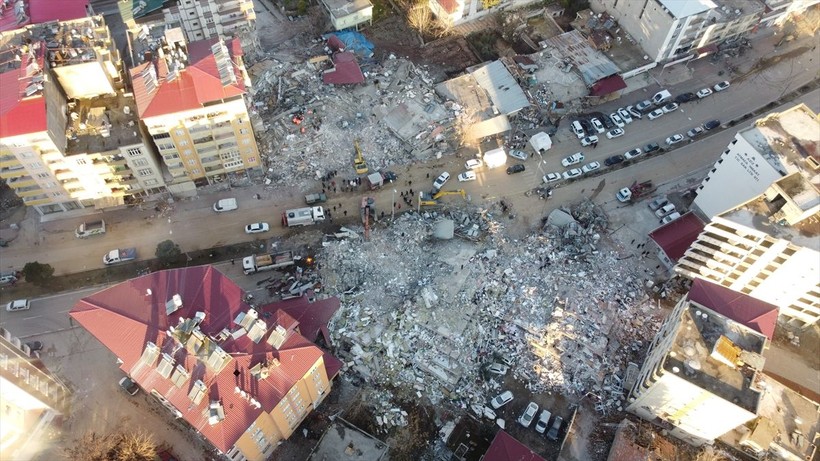 SON DAKİKA DEPREM: Kahramanmaraş merkezli depremde 3. güne girildi: Bölgeden yürek burkan fotoğraflar - Resim: 21