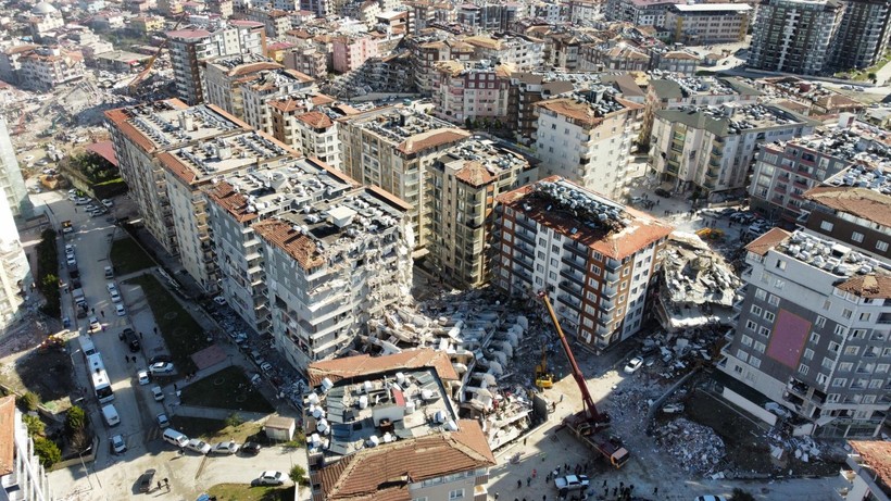 Hatay'da 2013 yılında yapımı tamamlanan 12 katlı 250 daireli Rönesans Rezidans, depremde yerle bir oldu - Resim: 10