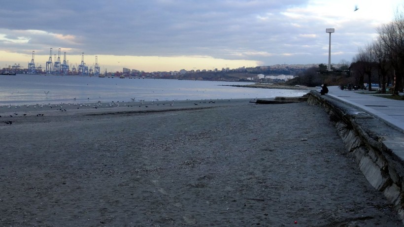 Kahramanmaraş depreminin ardından gözler İstanbul'a çevrilmişti! Avcılar'da denizin 15 metre çekilmesi herkesi korkuttu - Resim: 3