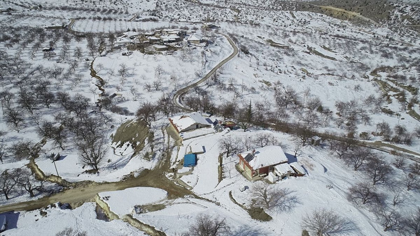 Deprem derin yarıklar oluşturdu! Malatya Doğanşehir kırsalında kayısı bahçeleri 2 metre çöktü - Resim: 14