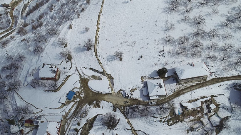 Deprem derin yarıklar oluşturdu! Malatya Doğanşehir kırsalında kayısı bahçeleri 2 metre çöktü - Resim: 3