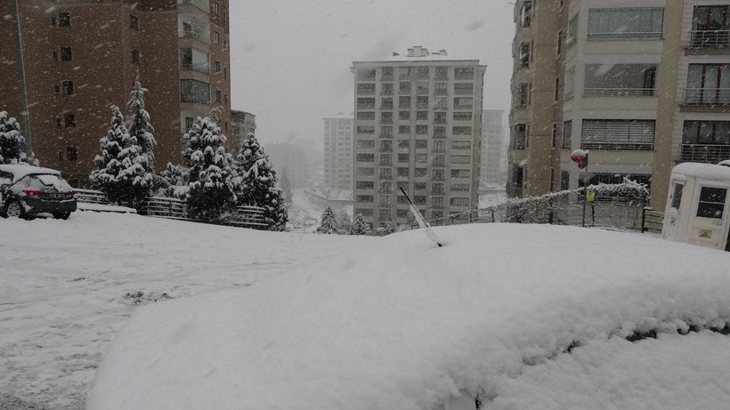 Doğu Karadeniz'de esaret! Kar sebebiyle bin 210 köy ve mahalle yolu kapandı, araçlar yolda kaldı! - Resim: 5