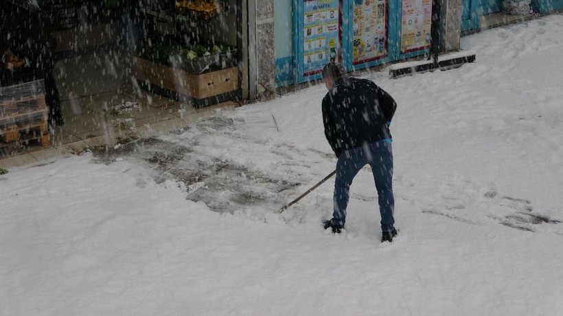 Doğu Karadeniz'de esaret! Kar sebebiyle bin 210 köy ve mahalle yolu kapandı, araçlar yolda kaldı! - Resim: 8