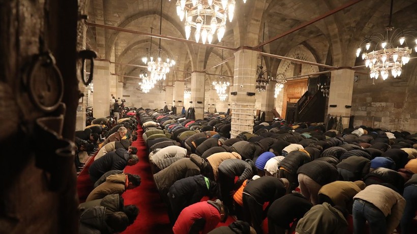 Türkiye'nin dört bir yanında Miraç Kandili idrak edildi! Dualar depremzedeler için - Resim: 69