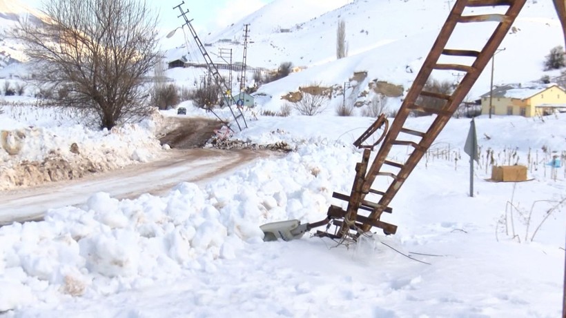 Deprem Adıyaman'ın köyünde tarlaları 3 metre yükseltti - Resim: 2