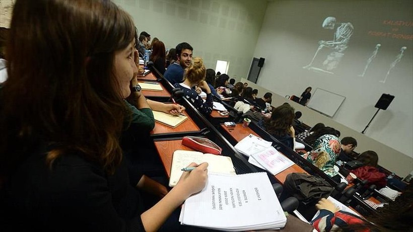 Üniversiteler uzaktan eğitime geçti öğrencilerden peş peşe sorular geldi: YÖK, bahar yarıyılı eğitim ve öğretimine ilişkin soruları yanıtladı - Resim: 1