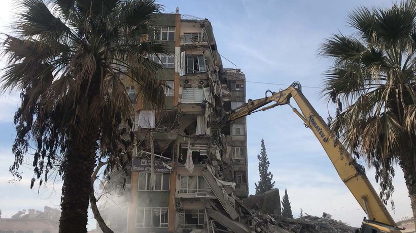 Kahramanmaraş depreminin ardından yıkım başladı ihmal çıktı! "Betonlarda aşırı derecede deniz kumu kullanılmış" - Resim: 12
