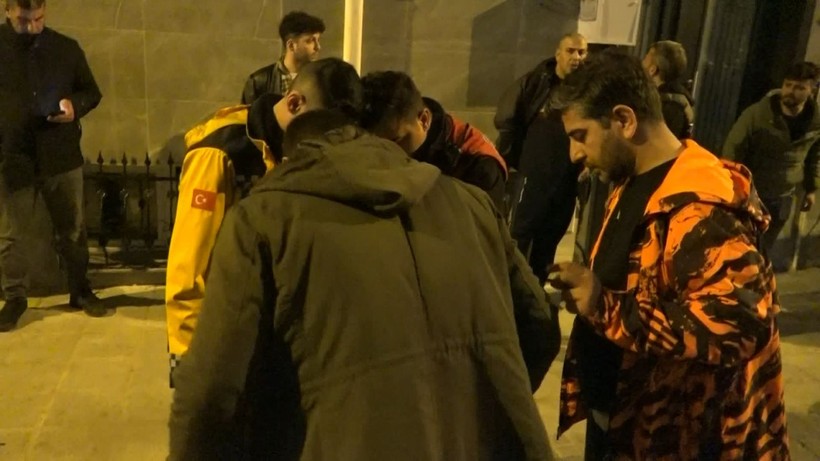 Esenler'de 'gürültü' kavgası kanlı bitti, sokak çığlık sesleriyle yankılandı - Resim: 2