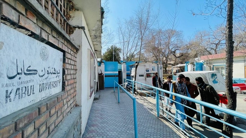 Afganistan'da eğitim kız öğrenciler olmadan başladı - Resim: 4