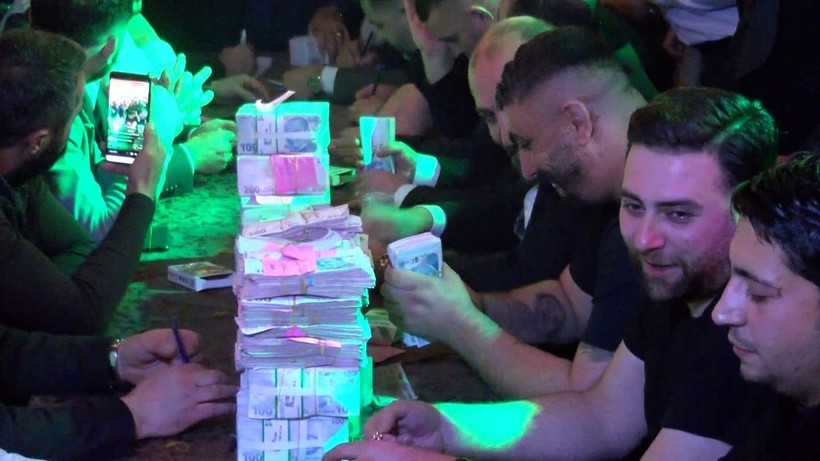 Kars aşiretinin sünnet düğününde milyonlar havada uçuştu! Gecenin sonunda 11 milyon 750 bin TL toplandı - Resim: 7