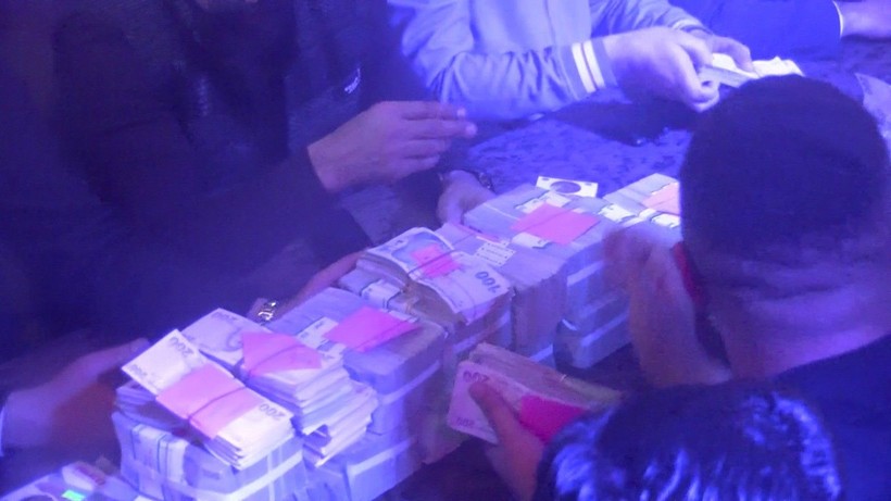 Kars aşiretinin sünnet düğününde milyonlar havada uçuştu! Gecenin sonunda 11 milyon 750 bin TL toplandı - Resim: 5