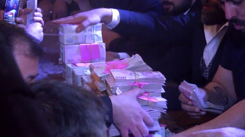 Kars aşiretinin sünnet düğününde milyonlar havada uçuştu! Gecenin sonunda 11 milyon 750 bin TL toplandı - Resim: 4