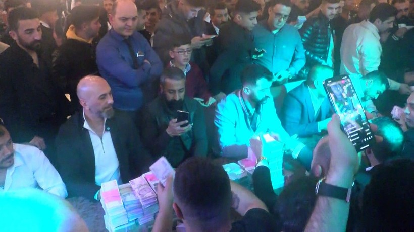 Kars aşiretinin sünnet düğününde milyonlar havada uçuştu! Gecenin sonunda 11 milyon 750 bin TL toplandı - Resim: 1