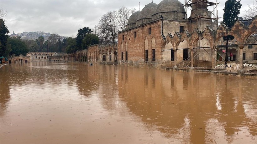 Şanlıurfa ve Adıyaman'da yaşanan yoğun yağışlar sele neden oldu: 16 vatandaşımız hayatını kaybederken 4 kişi hala kayıp - Resim: 19