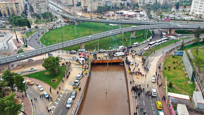 Şanlıurfa ve Adıyaman'da yaşanan yoğun yağışlar sele neden oldu: 16 vatandaşımız hayatını kaybederken 4 kişi hala kayıp - Resim: 1