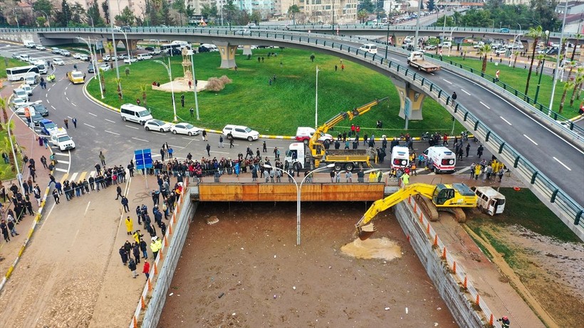 Şanlıurfa ve Adıyaman'da yaşanan yoğun yağışlar sele neden oldu: 16 vatandaşımız hayatını kaybederken 4 kişi hala kayıp - Resim: 8