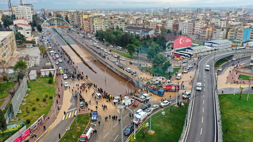 Şanlıurfa ve Adıyaman'da yaşanan yoğun yağışlar sele neden oldu: 16 vatandaşımız hayatını kaybederken 4 kişi hala kayıp - Resim: 13