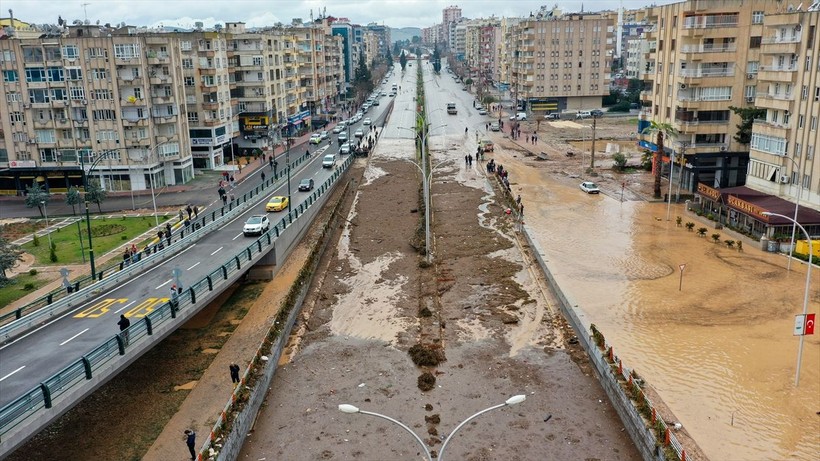 Şanlıurfa ve Adıyaman'da yaşanan yoğun yağışlar sele neden oldu: 16 vatandaşımız hayatını kaybederken 4 kişi hala kayıp - Resim: 15