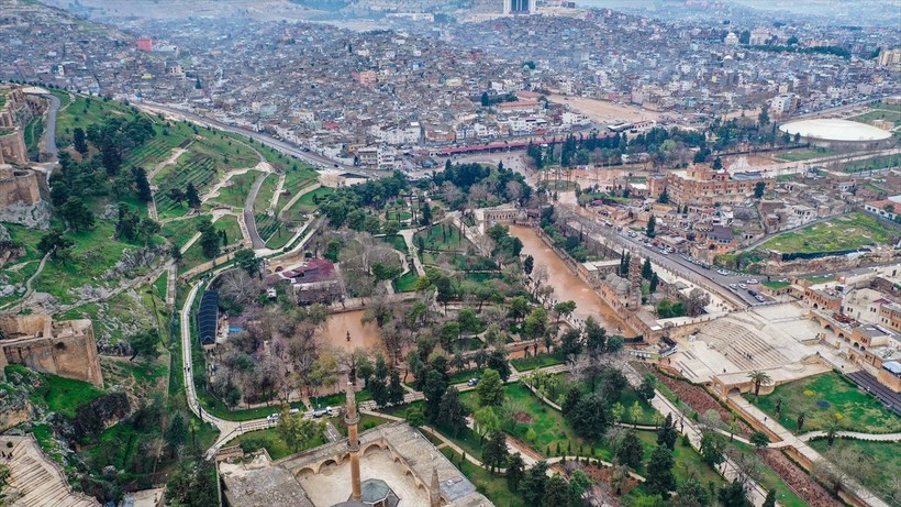 Balıklıgöl'deki balıklara ne oldu? 'Depremde de aynısı olmuştu' diyerek anlattı... Meğer oraya saklanıyorlarmış - Resim: 10