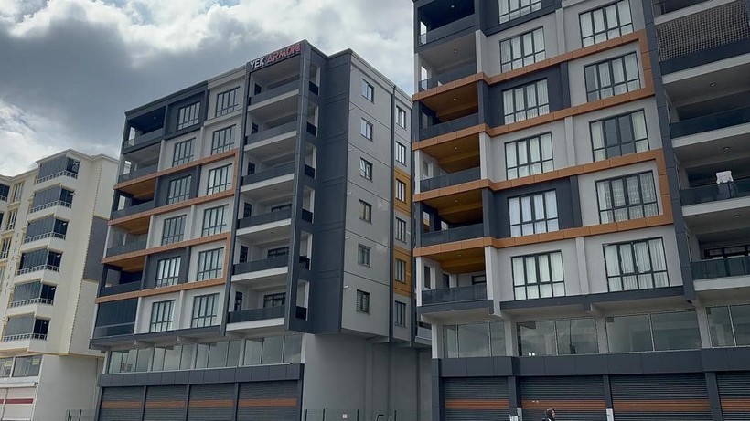 Depremler sonrası oraya akın ettiler! 700 bin kişilik kentte 95 daire kaldı - Resim: 2