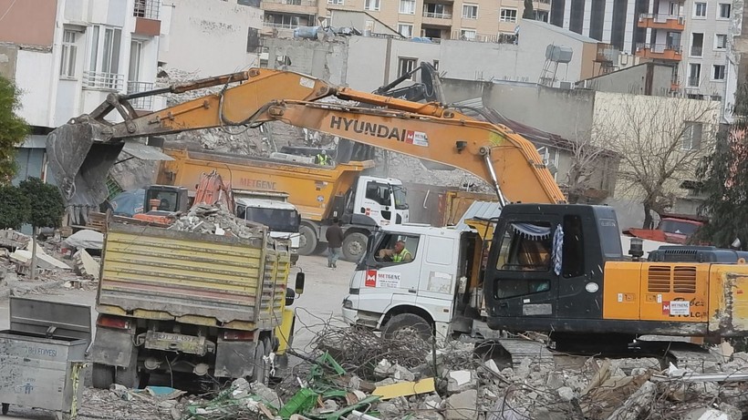 Samandağ enkaz kaldırma ve yıkım çalışmaları 9 mahallede devam ediyor - Resim: 4