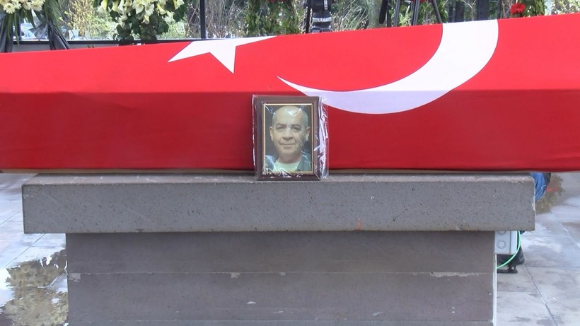 Oyuncu İsmail Köksal Engür son yolculuğuna uğurlandı - Resim: 4
