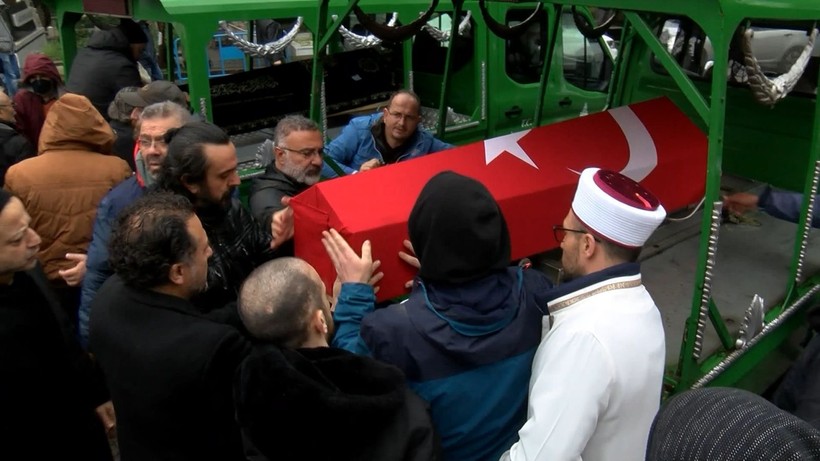 Oyuncu İsmail Köksal Engür son yolculuğuna uğurlandı - Resim: 11
