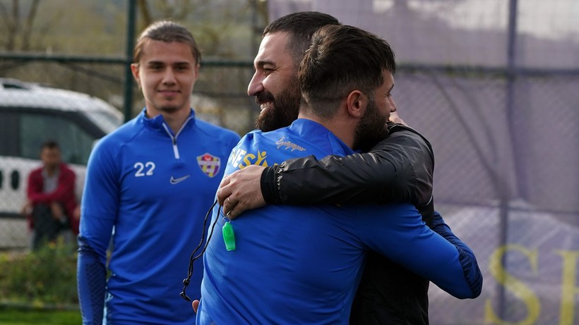Eyüpspor Teknik Direktörü Arda Turan ilk antrenmanına çıktı - Resim: 2