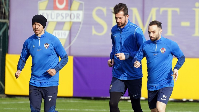 Eyüpspor Teknik Direktörü Arda Turan ilk antrenmanına çıktı - Resim: 1