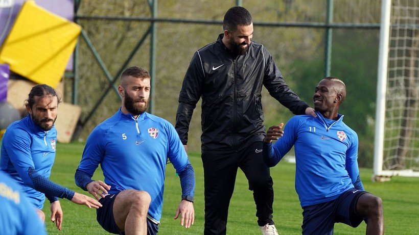 Eyüpspor Teknik Direktörü Arda Turan ilk antrenmanına çıktı - Resim: 4